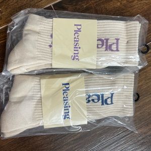 2 pairs Pleasing socks Blue and Red